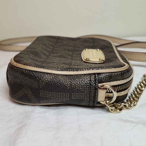 Michael Kors classic mini crossbody purse - Picture 4 of 15